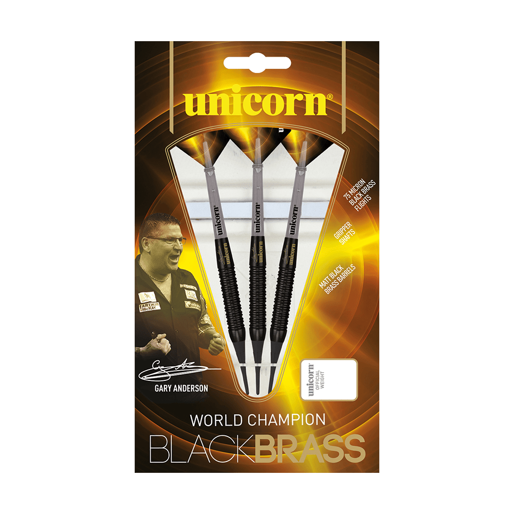 Das Bild zeigt die "Unicorn Gary Anderson Black Brass Softdarts - 18g" in ihrer Verpackung. Die Verpackung ist schwarz-gold und enthält drei Darts sowie das Bild eines Spielers.