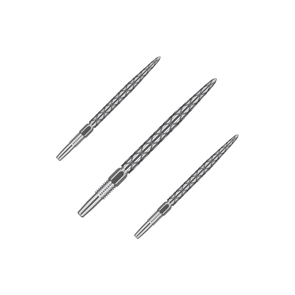 Target Swiss Diamond Pro Silver Points dart tips Auf dem Bild sind drei silberne Dartspitzen mit einem rautenförmigen Muster zu sehen. Sie liegen parallel nebeneinander auf einem grünen Hintergrund.