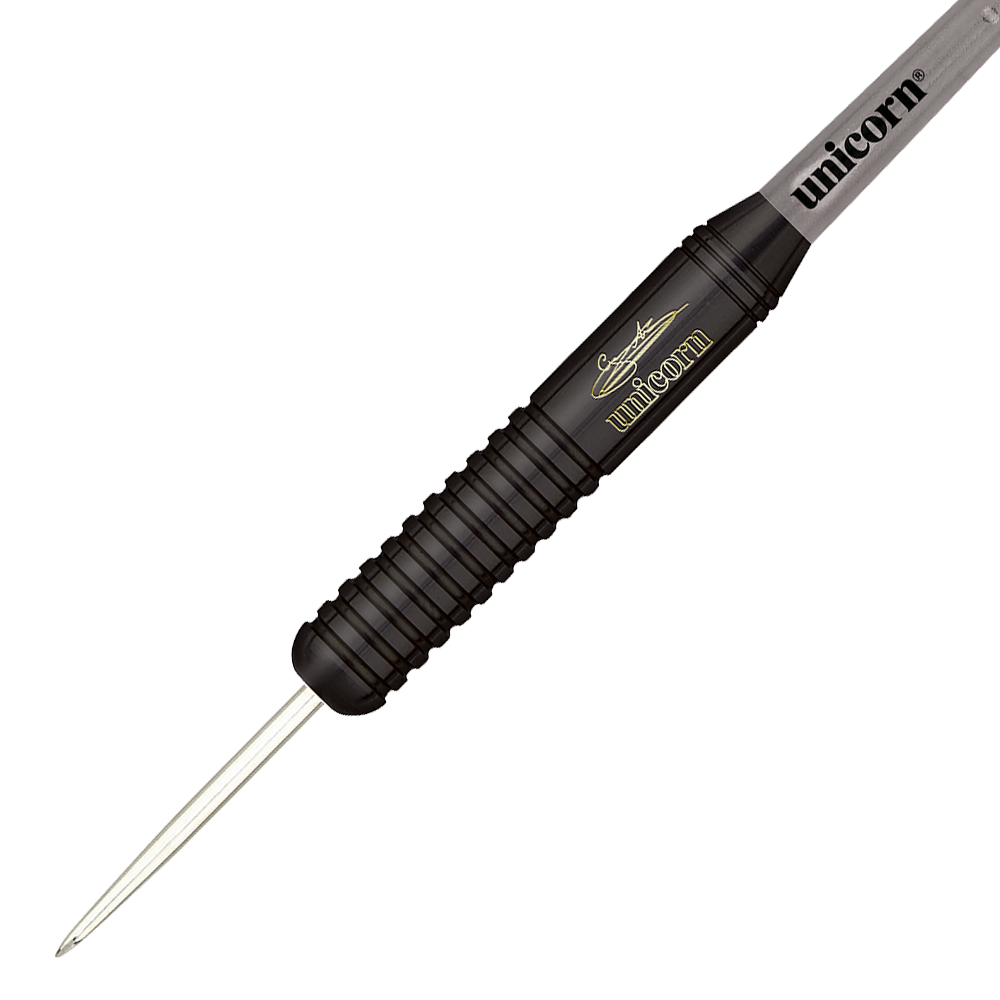 27664_Unicorn_Black_Brass_Gary_Anderson_V2_Steeldarts_2 Das Bild zeigt den Unicorn Black Brass Gary Anderson V2 Steeldart. Der Dartpfeil ist schwarz mit silberner Spitze und hat das Unicorn-Logo auf dem Griff.