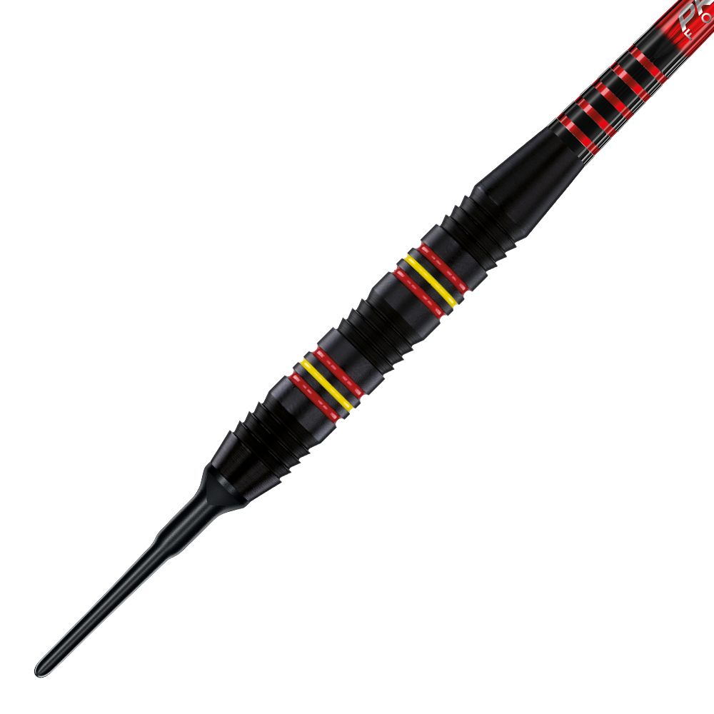 2236_Winmau_Outrage_V2_Black_Coated_Softdarts_2 Das Bild zeigt einen Winmau Outrage V2 Black Coated Brass Softdart mit einem Gewicht von 18g. Der Dart ist schwarz beschichtet und hat rote und gelbe Akzentringe auf dem Griffstück.