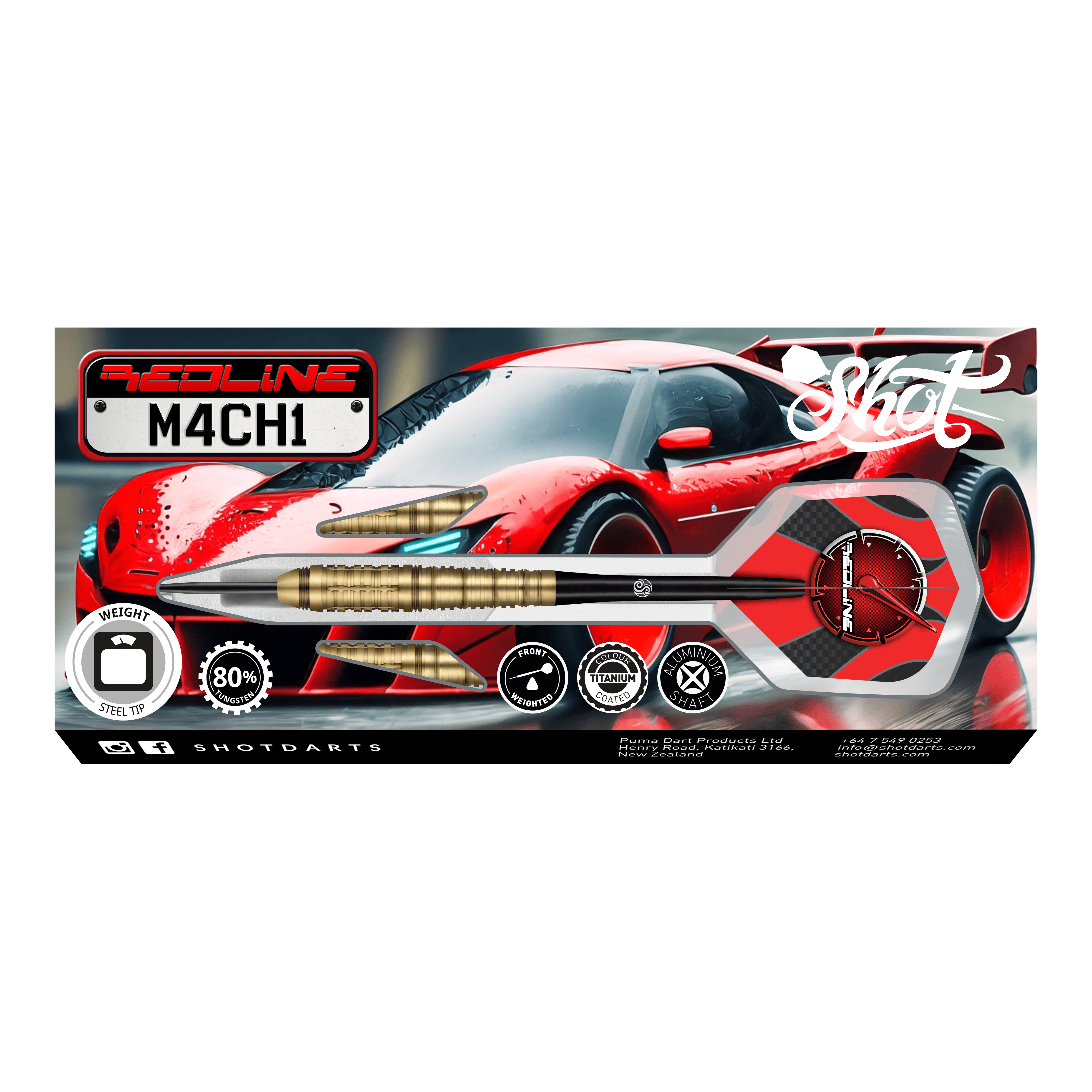 Shot Redline Mach 1 steel darts Das Bild zeigt die Verpackung der "Shot Redline Mach 1 Steeldarts" vor einem roten Sportwagen. Auf der Verpackung sind die Darts sowie verschiedene Produktsymbole und das Logo gut sichtbar abgebildet.