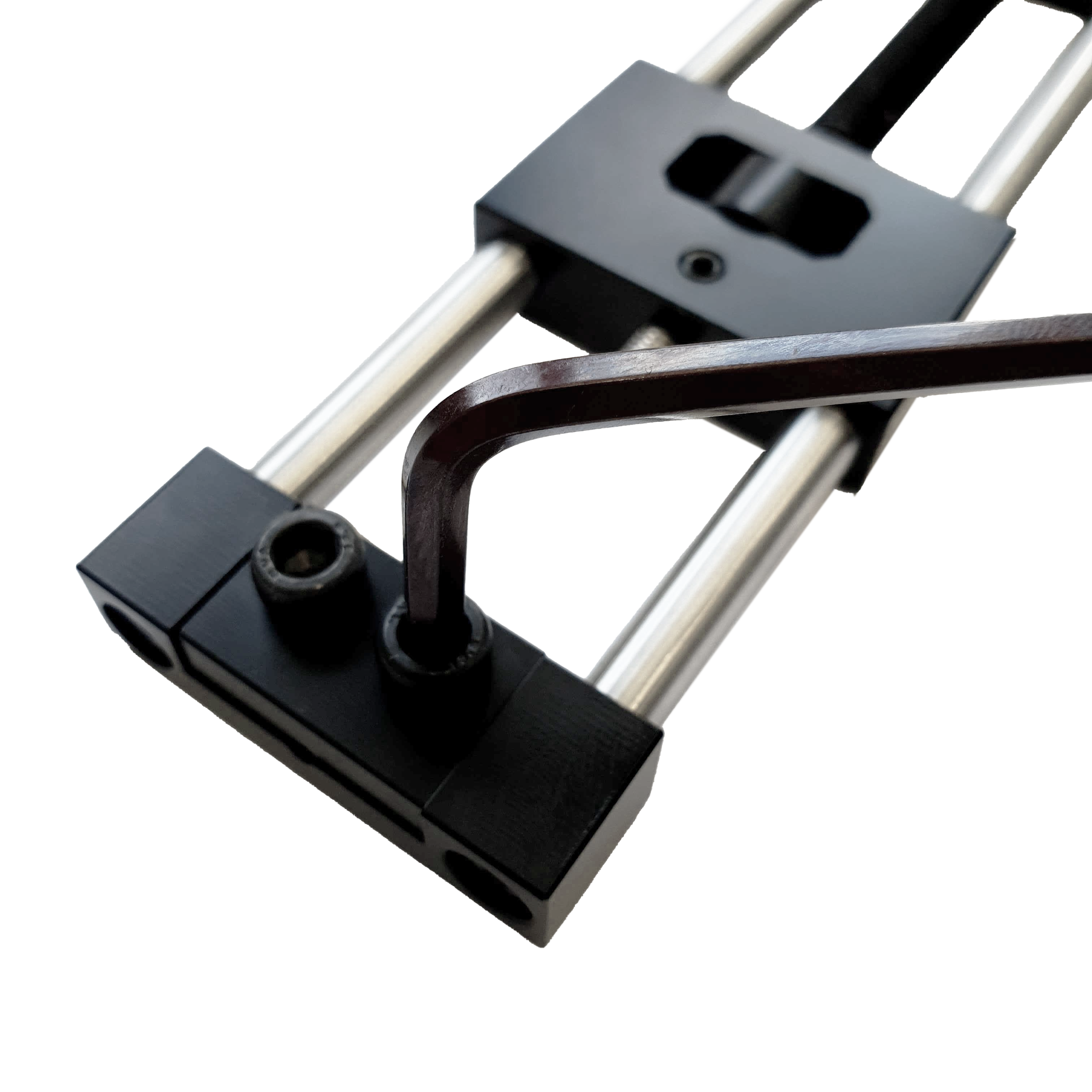 McDart Repointer Pro Das Bild zeigt das Produkt "McDart Repointer Pro". Es handelt sich um ein Werkzeug mit Metallstangen und einem Inbusschlüssel zur Einstellung oder Reparatur von Darts.