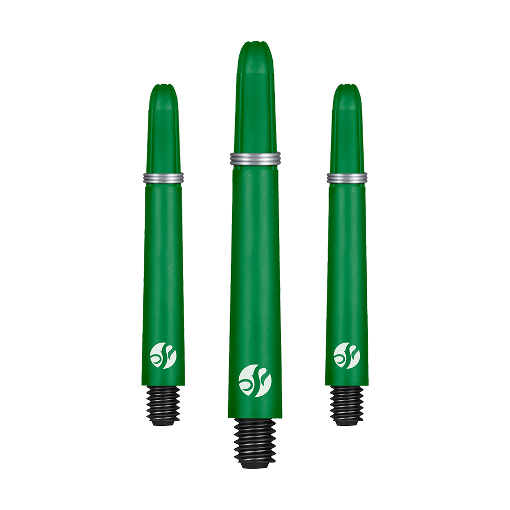 Shot Koi Carbon Shafts - Green Auf dem Bild sind drei grüne Dartschäfte mit schwarzen Gewinden zu sehen. Sie haben silberne Ringe und ein weißes Logo am unteren Ende.