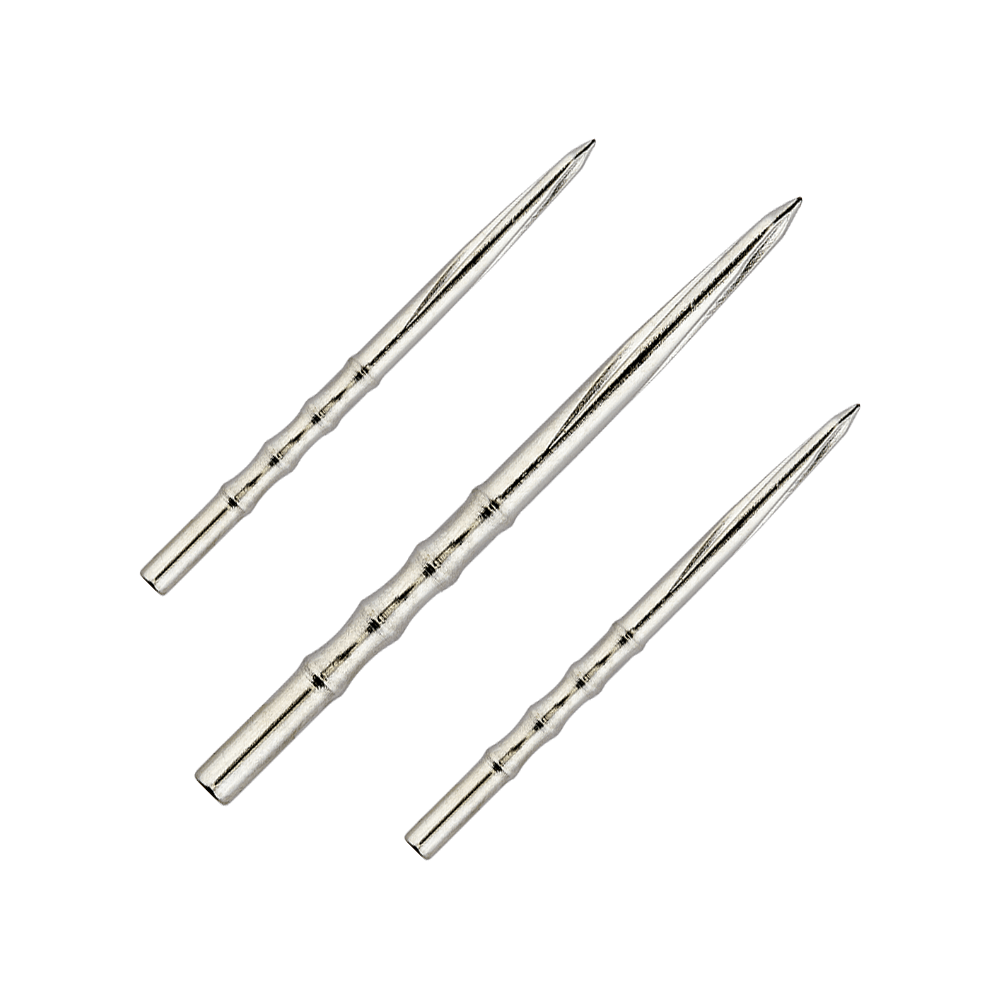 Unicorn Volute Scalloped Steel Dart Tips Das Bild zeigt drei silberne Steeldartspitzen der Marke "Unicorn Volute Scalloped". Die Spitzen haben eine glatte, spitz zulaufende Form mit wellenförmigen Vertiefungen.