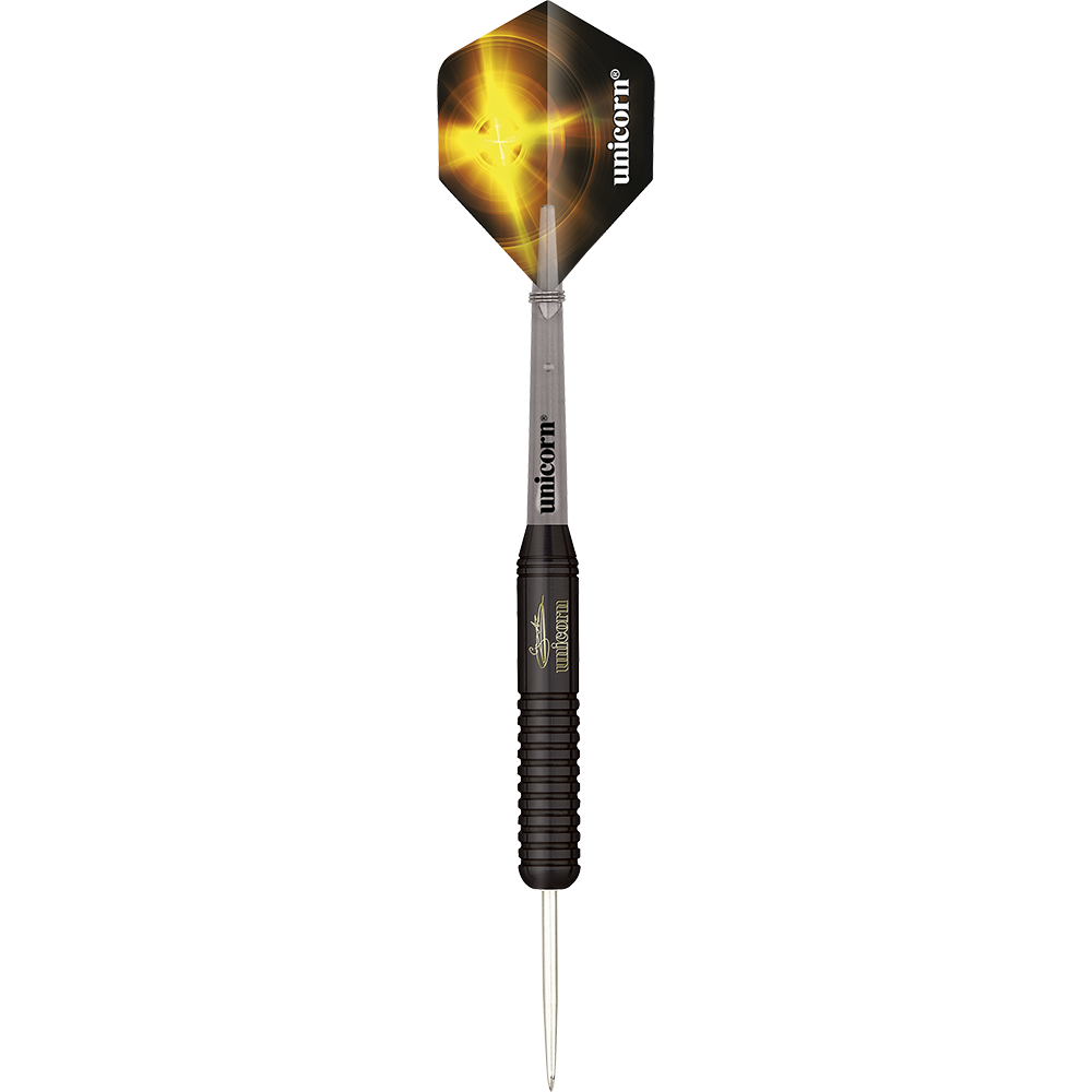 27664_Unicorn_Black_Brass_Gary_Anderson_V2_Steeldarts_19yiuXedTf8Gt2 Das Bild zeigt einen Unicorn Black Brass Gary Anderson V2 Steeldart. Der Dart hat einen schwarzen Schaft mit goldener Aufschrift und eine schwarz-gelbe Flight.