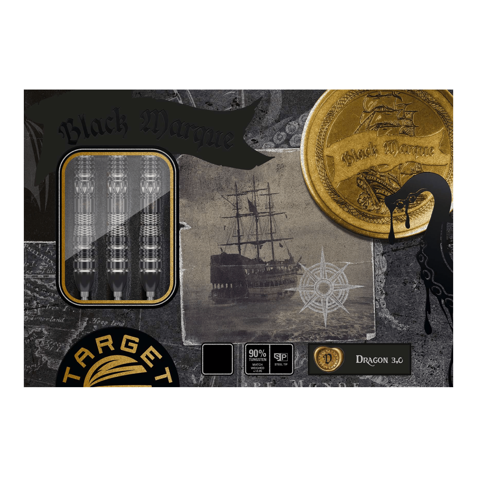 Das Bild zeigt die Verpackung der "Target Black Marque Dragon 3 Swiss Point Steeldarts". Auf der Verpackung sind die Darts, ein historisches Segelschiff und ein goldener Münzmotivs zu sehen.