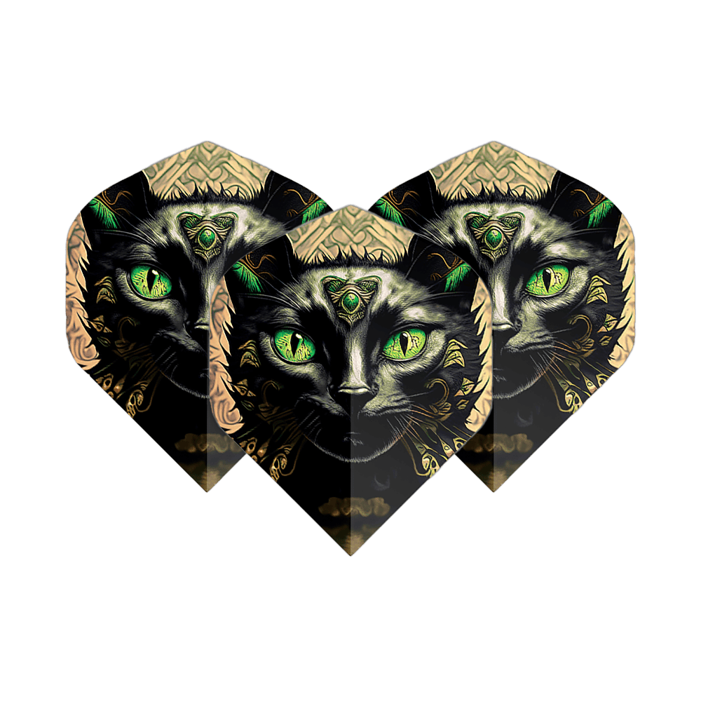 Pentathlon Flights Cat Das Bild zeigt drei Dart-Flights mit einem kunstvollen Katzengesicht und leuchtend grünen Augen. Die Flights heißen "Pentathlon Katze No2 Standard Flights".