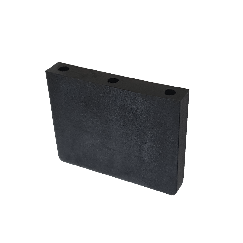 643_Point_Guard_1_Variante1 Das Bild zeigt ein schwarzes, rechteckiges Produkt namens "Point Guard" mit drei Bohrlöchern auf der oberen Seite. Es wirkt massiv und besteht vermutlich aus einem festen Material.