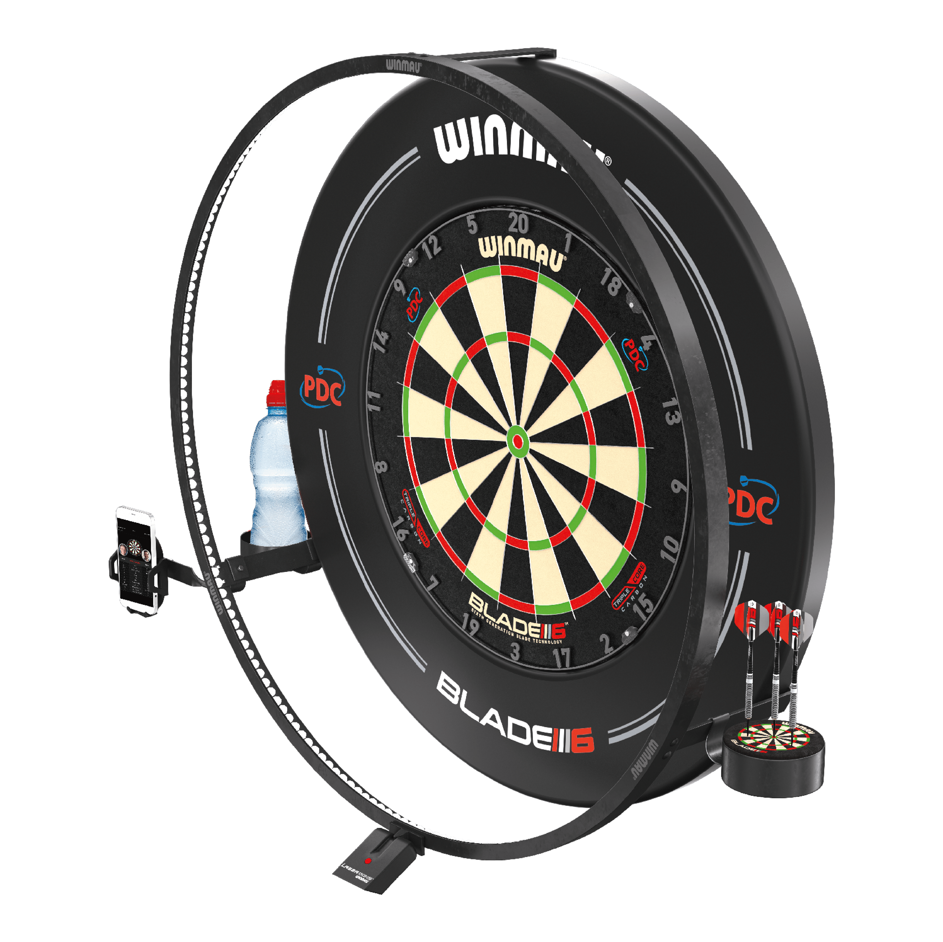 Das Bild zeigt das Winmau Plasma Zubehör Set rund um eine Dartscheibe. Es enthält eine LED-Beleuchtung, Halterungen für ein Handy, eine Trinkflasche und Dartpfeile.
