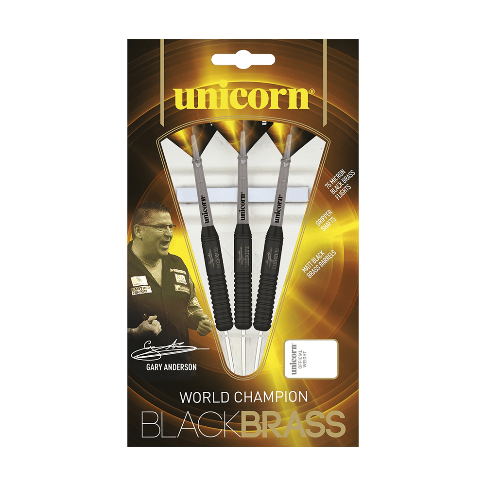 27664_Unicorn_Black_Brass_Gary_Anderson_V2_Steeldarts_3 Das Bild zeigt eine Packung Unicorn Black Brass Gary Anderson V2 Steeldarts. Auf der Verpackung sind drei schwarze Darts sowie ein Foto und die Unterschrift von Gary Anderson zu sehen.