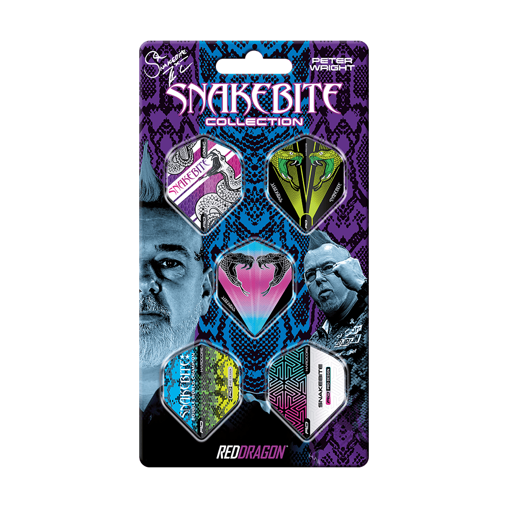 X0797_Red_Dragon_Peter_Wright_1_Flight_Card_1 Die Abbildung zeigt die "Red Dragon Peter Wright 1 Flight Card" aus der Snakebite Collection. Auf der Verpackung sind sechs bunte Dart-Flights sowie Bilder und Grafiken abgebildet.