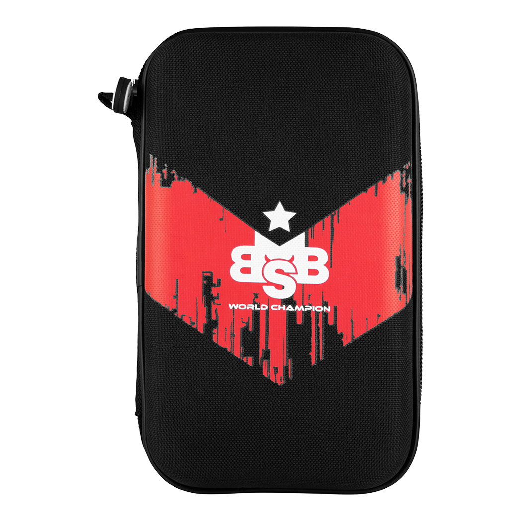 Shot Michael Smith World Champion Pocket Dartcase - Victory Das Bild zeigt ein schwarzes Dart-Etui mit rotem V-Design und der Aufschrift „BSB World Champion“. Es ist das „Shot Michael Smith World Champion Pocket Dartcase - Victory“.