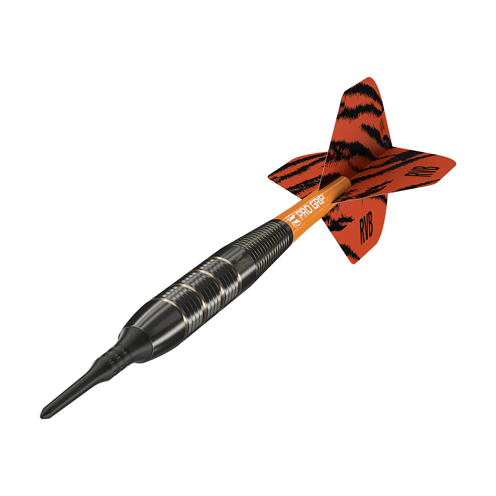 170015_Target_Raymond_Van_Barneveld_Brass_Softdarts_4 Das Bild zeigt einen Softdartpfeil mit schwarzem und silbernem Griff sowie einer orange-schwarzen Flugfeder. Auf der Feder steht "RVB" und der Schaft ist mit "PRO GRIP" beschriftet.