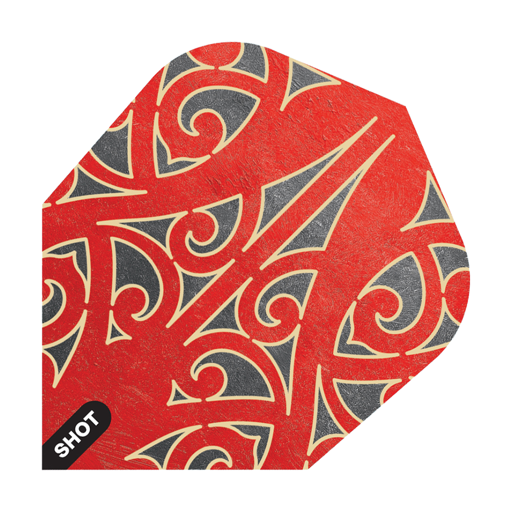 Shot Warrior Taiaha No6 Flights Das Bild zeigt das Produkt "Shot Warrior Taiaha No6 Flights". Die Dartflights haben ein auffälliges rotes und schwarzes Muster mit traditionellen geschwungenen Linien.