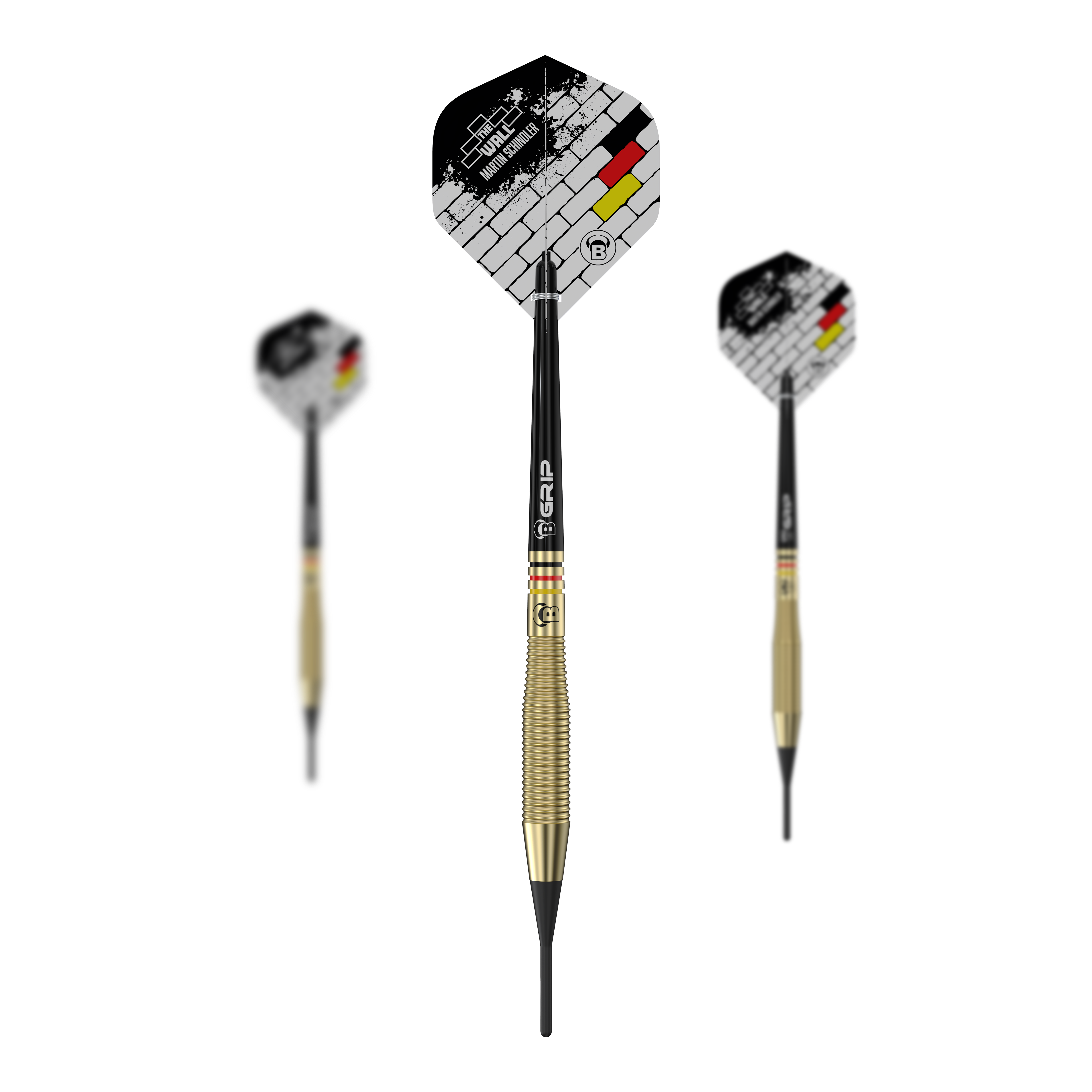 Bulls Martin Schindler The Wall Brass Softdarts - 18g Das Bild zeigt drei Softdarts des Modells "Bulls Martin Schindler The Wall Brass" mit einem Gewicht von 18g. Die Flights sind mit einem Mauer-Design und den Farben der deutschen Flagge verziert.