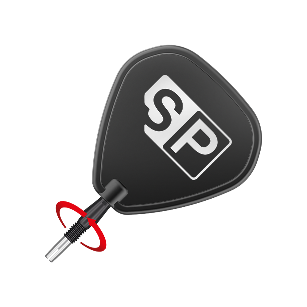 Target Swiss Storm Diamond Point Dart Tips - Black Auf dem Bild ist eine schwarze Dartflügel mit den weißen Buchstaben "SP" zu sehen. Der Dartflügel ist am Schaft eines Dartpfeils befestigt.