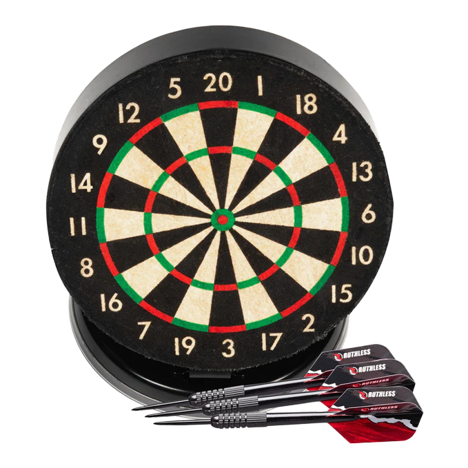 Ruthless Mini Desktop Dartboard Set Das Bild zeigt das Produkt "Ruthless Mini Desktop Dartboard Set" mit einer kleinen Dartscheibe. Vor der Scheibe liegen drei schwarze Dartpfeile mit roten Flights.