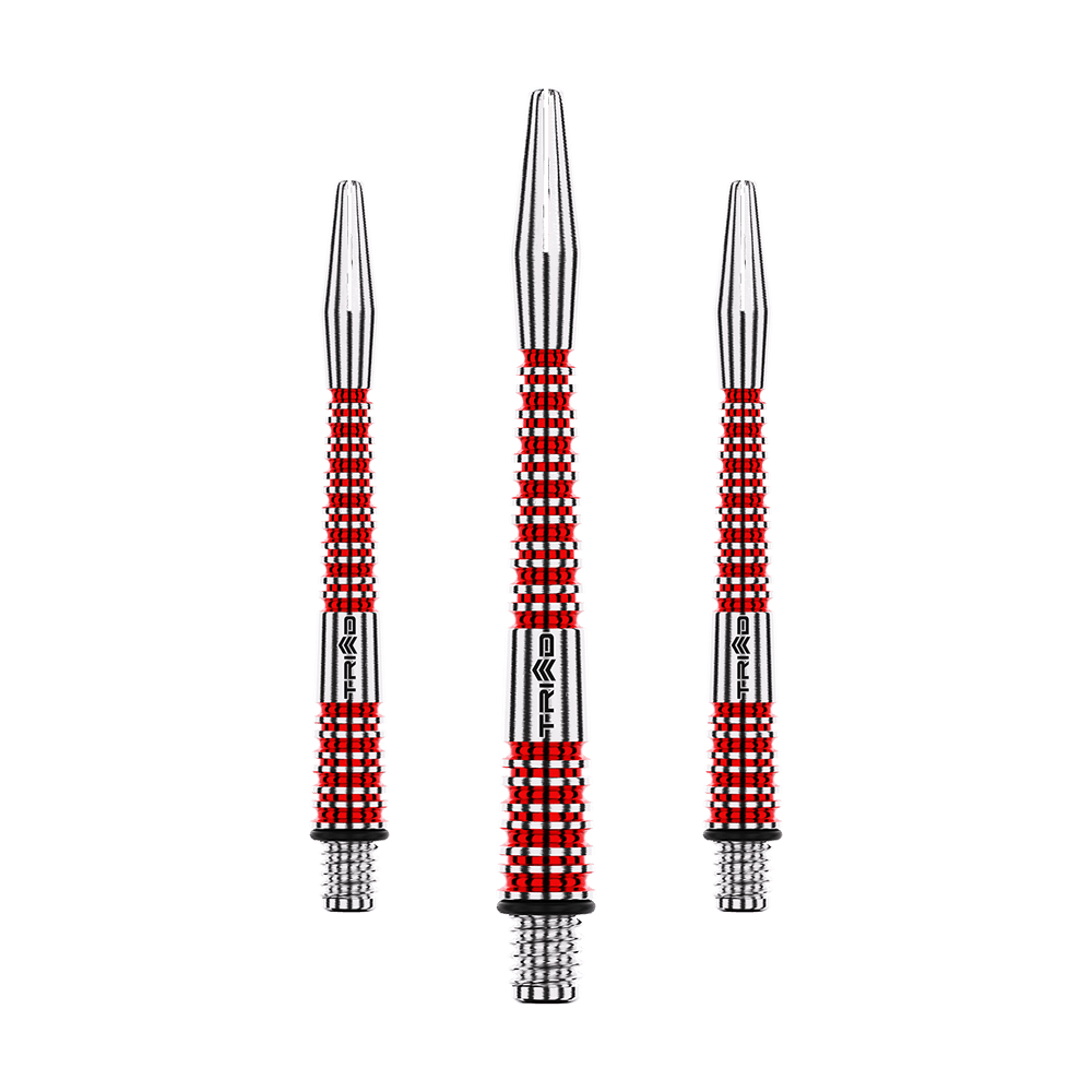 Winmau Triad RX Aluminium Shafts - Rot Das Bild zeigt drei Aluminium Dartschäfte in Silber und Rot. Sie haben ein geriffeltes Design und sind unterschiedlich lang angeordnet.