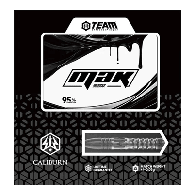 Das Bild zeigt die Verpackung der Caliburn Player MAK Steeldarts mit einem Gewicht von 23,5g. Die Verpackung hebt das moderne Design und eine Lebenszeitgarantie hervor.