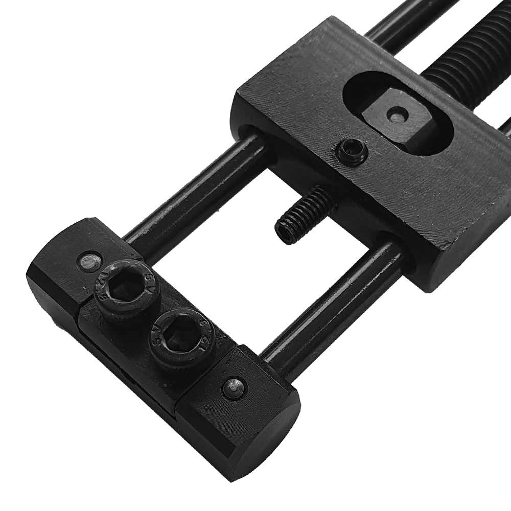 Designa Dart Repointer Black Pro Edition - Tip Changer Designa Dart Repointer Black Pro Edition - Spitzenwechsler ist ein Tool zum Wechseln von Dartspitzen. Das Bild zeigt das Produkt aus schwarzem Material.