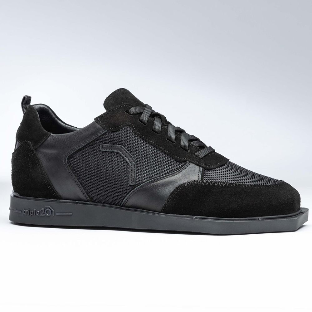 20200007-00_Triple20_Dartschuhe_Textil_Leder_Schwarz_2 Der "Triple20 Dartschuh Textil Leder - Schwarz" ist ein sportlicher schwarzer Schuh aus Textil und Leder. Er hat eine rutschfeste Sohle und ein modernes Design.
