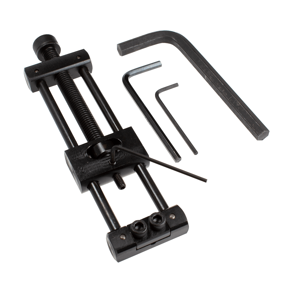 Designa Dart Repointer Black Pro Edition - Tip Changer Dieses Bild zeigt den Designa Dart Repointer Black Pro Edition - Spitzenwechsler. Es handelt sich um ein Werkzeug zum Austausch von Dartspitzen in schwarzem Design.