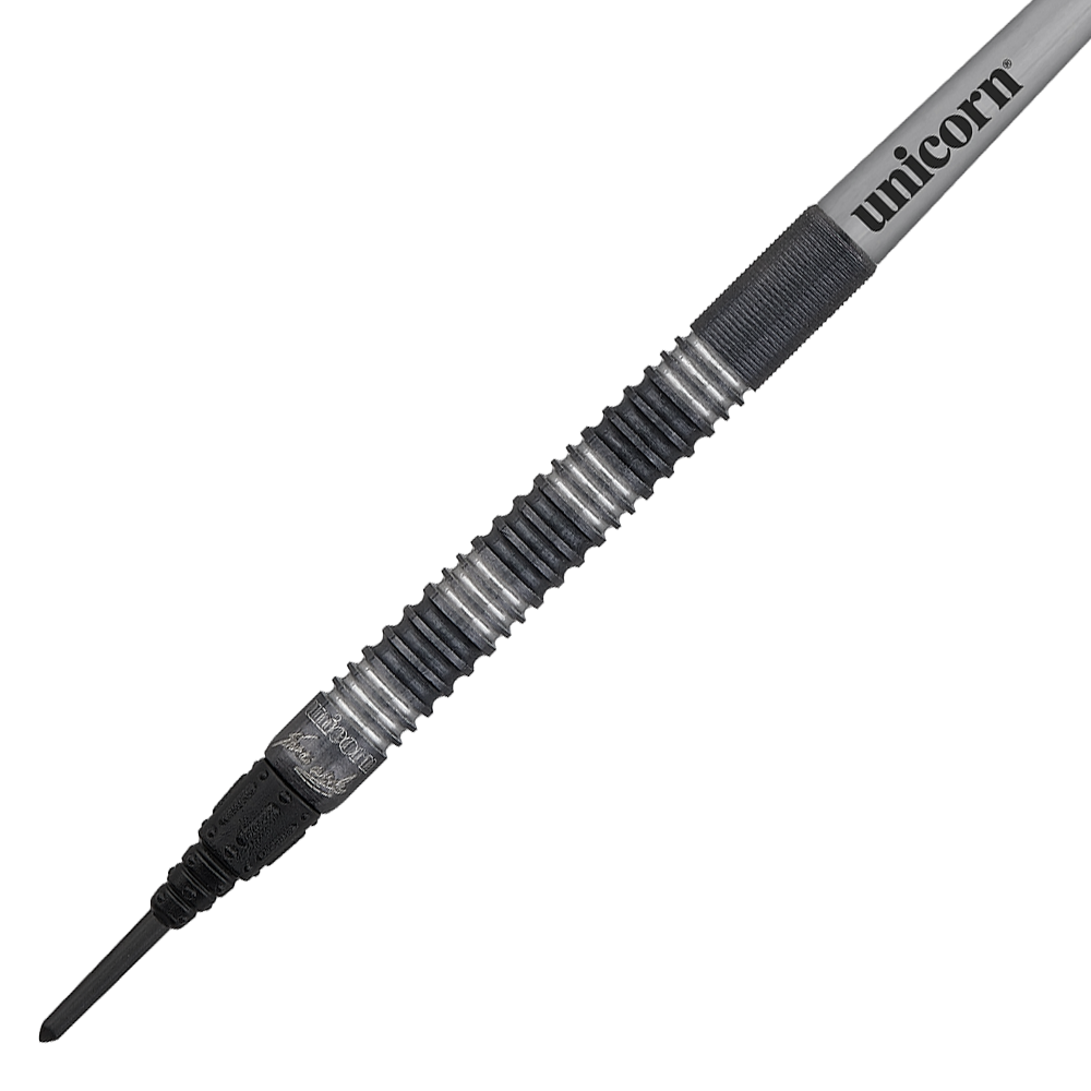 23835_Unicorn_Noir_James_Wade_2022_Softdarts_2 Das Bild zeigt einen Softdart namens "Unicorn Noir James Wade Softdarts". Der Dartpfeil hat ein modernes, schwarzes Design mit silbernen Akzenten und dem Aufdruck „unicorn“.