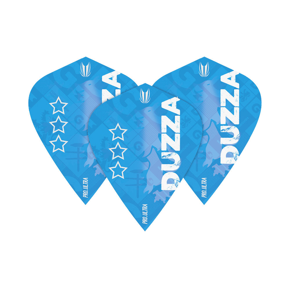 TG8_335680_Target_ProUltra_Glen_Durrant_Kite_Flights_1l1v1VYnNOADxr Das Bild zeigt drei blaue Dart-Flights mit dem Aufdruck "DUZZA" und mehreren weißen Sternen. Die Flights tragen den Namen "Target ProUltra Glen Durrant Kite Flights".