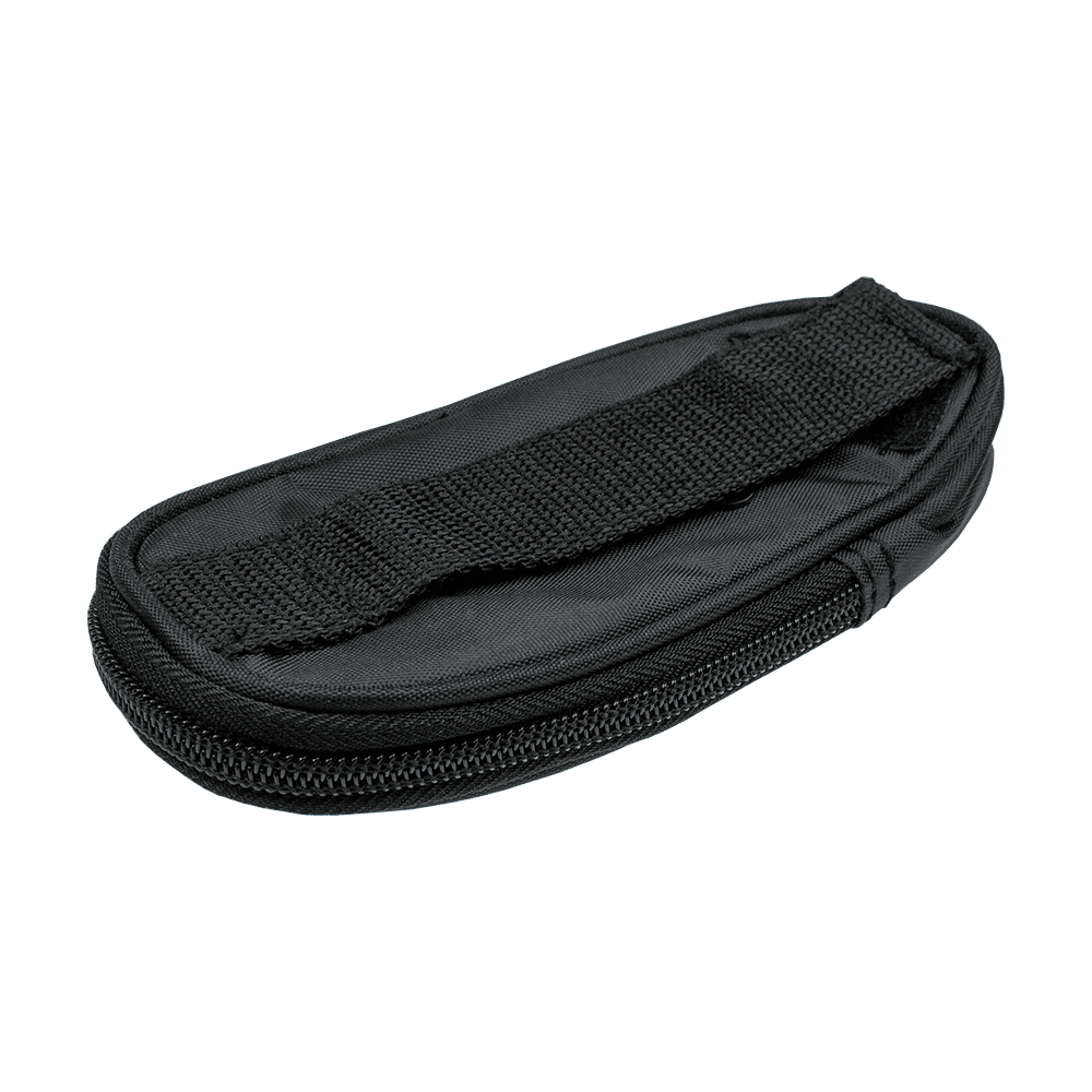 723_McDart_Slim_Case_Darttasche_Schwarz_4 Die Abbildung zeigt das McDart Slim Case Darttasche in Schwarz. Die Tasche ist schlank, hat einen Reißverschluss und einen Tragegriff.