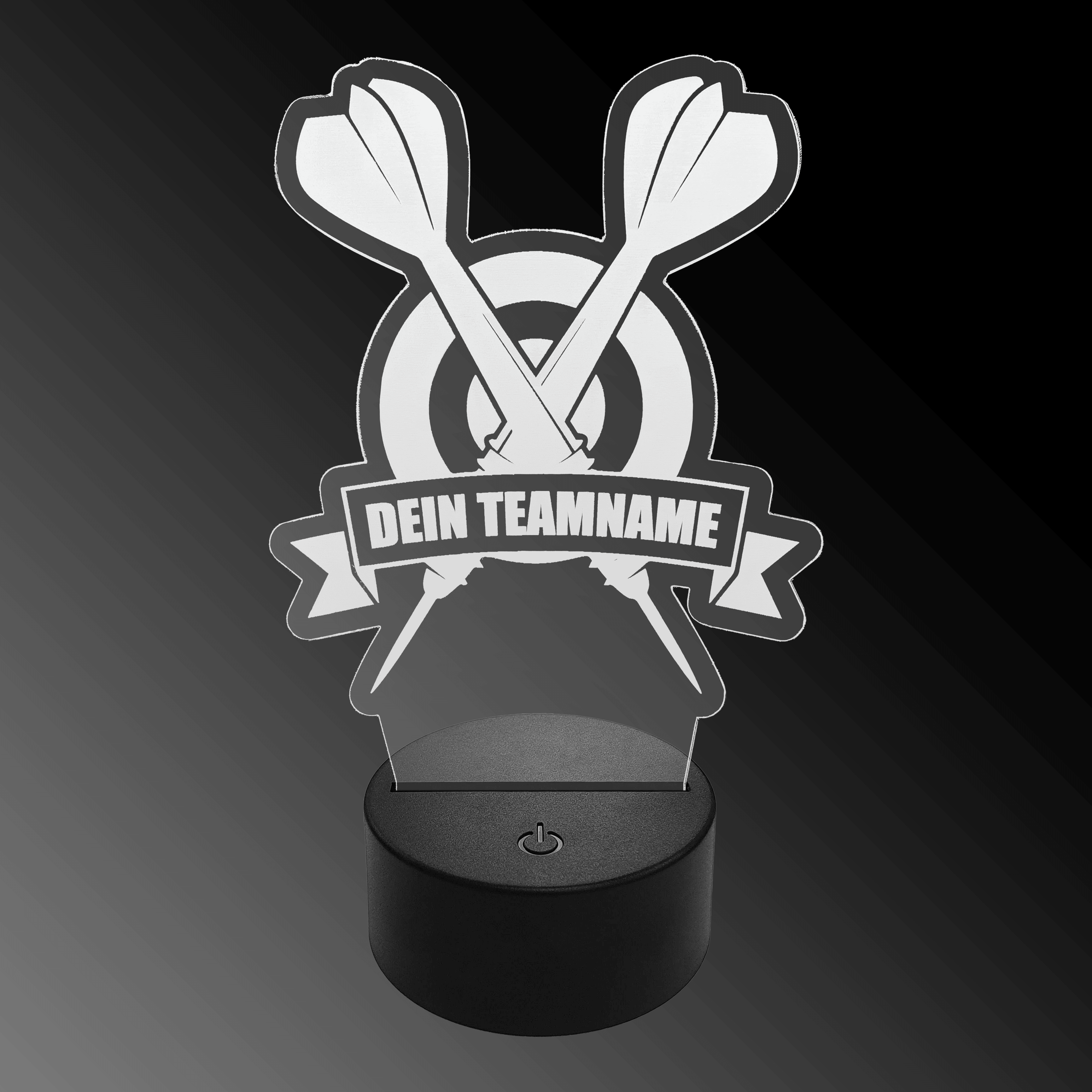 Das Bild zeigt eine LED-Lampe aus Plexiglas in Form von zwei gekreuzten Dartpfeilen vor einer Zielscheibe. Auf einem Banner steht der Text "DEIN TEAMNAME".