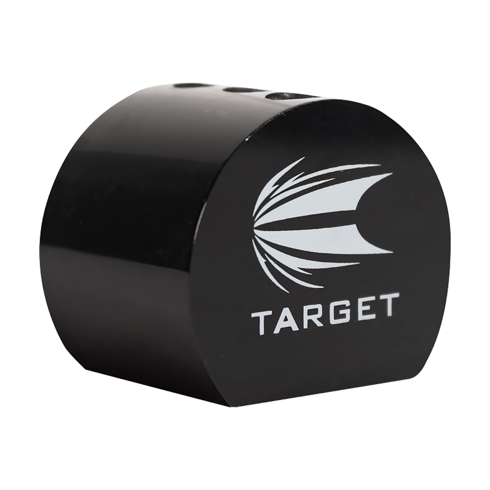 119091_Target_Acryl_Display_Stand_1 Das Bild zeigt einen schwarzen Acryl Display Ständer mit dem Aufdruck "TARGET" und einem stilisierten Logo. Der Ständer hat eine abgerundete Form und eignet sich zur Präsentation kleiner Gegenstände.