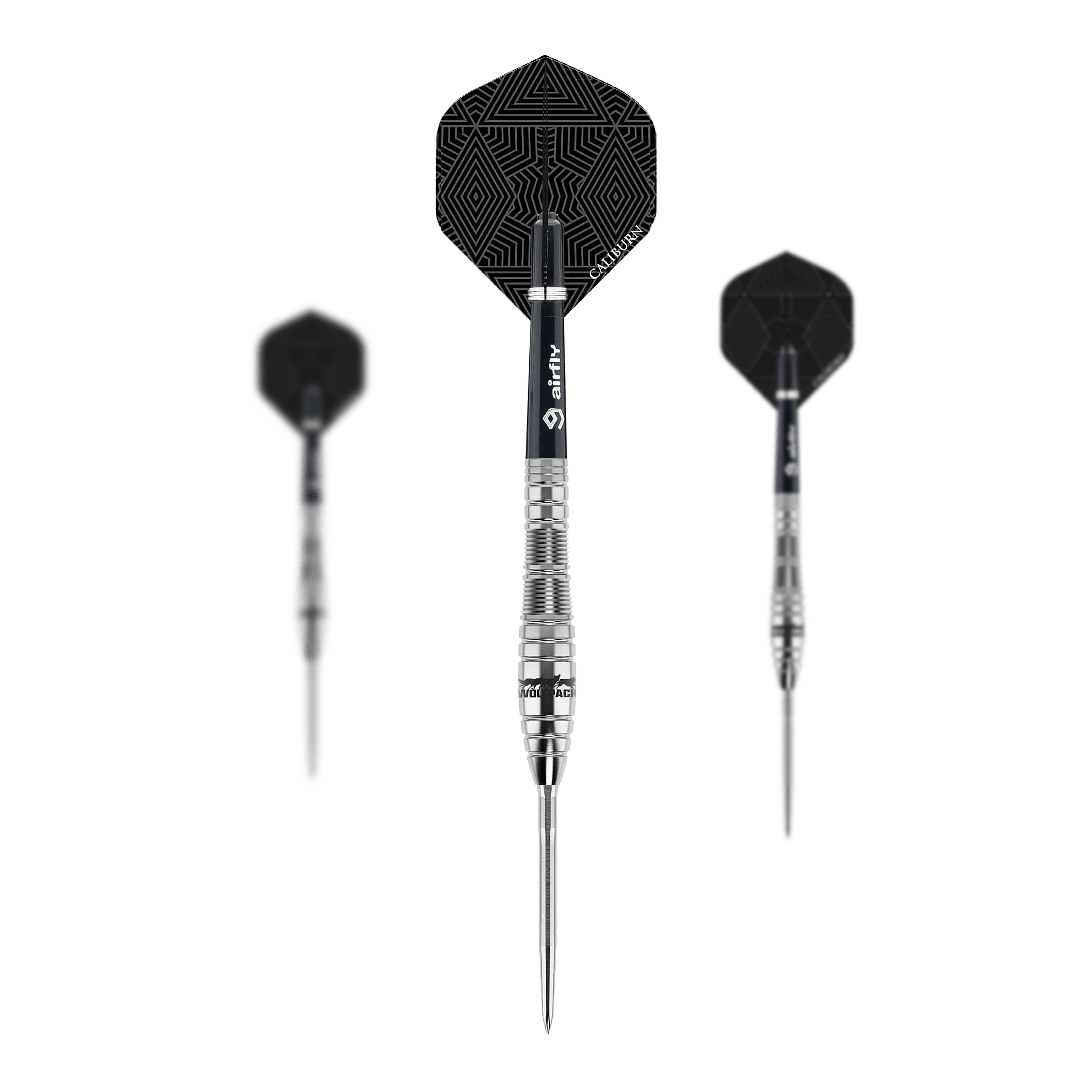 Caliburn Wolfpack W2 steel darts - 22g Das Bild zeigt drei Steeldarts des Produkts "Caliburn Wolfpack W2 Steeldarts - 22g". Die Darts haben silberne Spitzen und schwarze Flights mit geometrischem Muster.
