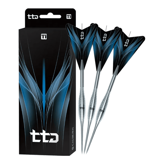Das Bild zeigt die vollständigen Caliburn TTD Complete Titanium T2 Silver Steeldarts mit 6g Gewicht. Detailliertes Titan-Design sorgt für ein hochwertiges Aussehen.