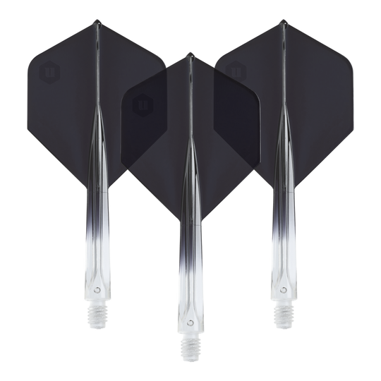 Die Unicorn Forge Two Tone No2 Standard Flights in Schwarz sind hier abgebildet. Das Produkt besteht aus klaren und schwarzen Dartflights.