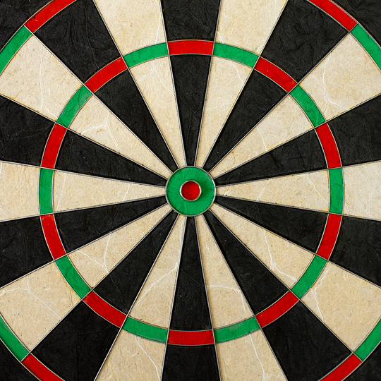 79453_Unicorn_Eclipse_Pro_2_Dartboard_3 Unicorn Eclipse Pro 2 Dartboard ist rund und klar erkennbar. Die Felder und Zahlen sind schwarz und weiß.
