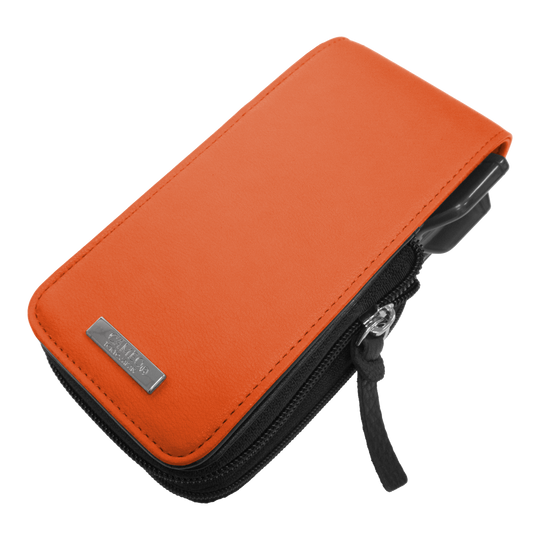 Cameo Garment 2.5 Dart Case Das Bild zeigt ein orangefarbenes Etui mit Reißverschluss. Es ist vermutlich für das Aufbewahren von Darts oder Dartzubehör gedacht.