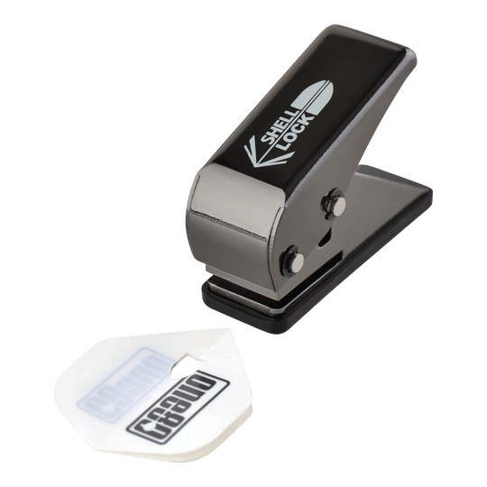 L-Style One80 Shell Lock Punch Flight Punch Das Bild zeigt den L-Style One80 Shell Lock Punch Flightlocher. Neben dem Locher liegt ein gestanztes Dart-Flight.
