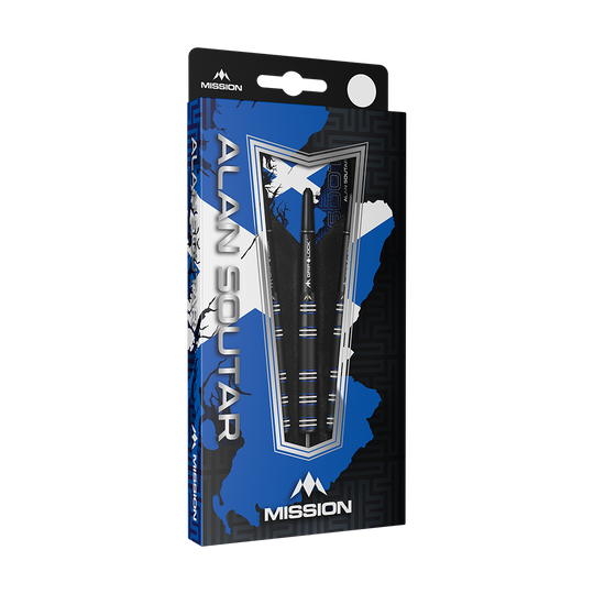Die Abbildung zeigt die "Mission Alan Soutar Black Titanium Steeldarts - 24g" in ihrer Verpackung. Die Verpackung ist überwiegend blau und schwarz gestaltet und zeigt die drei enthaltenen Darts.