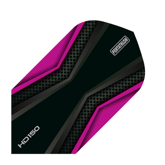 Das Bild zeigt das Produkt "HD 150 Pentathlon Flights Black/Magenta Slim". Es ist ein schlanker Dartflight in Schwarz mit magentafarbenen Akzenten und dem Aufdruck "PENTATHLON" sowie "HD150".