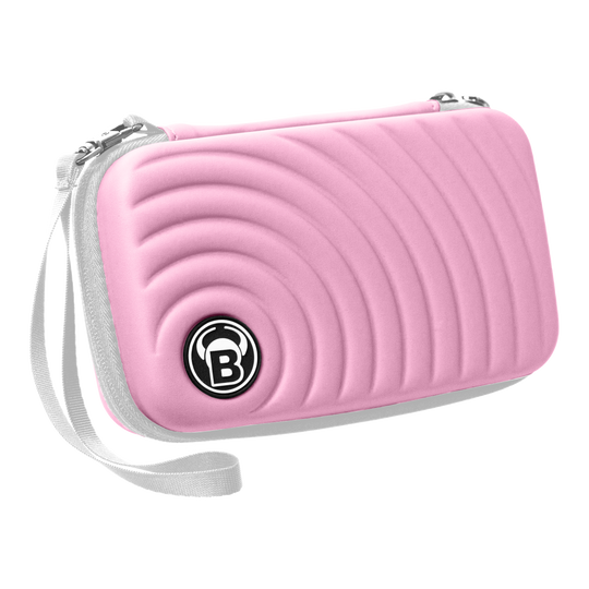 Das Bild zeigt das Produkt Bulls Orbis XL Dartcase in Pink. Die Darttasche ist speziell für die sichere Aufbewahrung von Darts geeignet.
