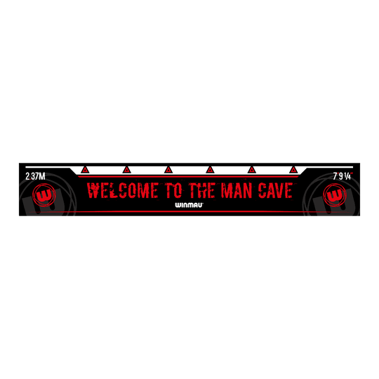 Winmau Mancave throwing line Das Bild zeigt das Produkt "Winmau Mancave Abwurflinie" mit der Aufschrift "Welcome to the Man Cave". Die Abwurflinie ist schwarz-rot gestaltet und zeigt die Maße 2,37m und 7'9¼''.