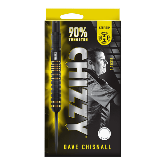 Harrow's Dave Chisnall Chizzy Series 3 steel darts Das Bild zeigt eine Verpackung der "Harrows Dave Chisnall Chizzy Series 3 Steeldarts". Auf der Verpackung steht, dass die Darts aus 90% Tungsten bestehen und für professionelle Qualität stehen.