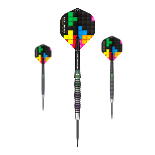 Das Bild zeigt drei Steeldarts des Modells "Mission Ryan Joyce Relentless". Die Flights haben ein buntes, pixelartiges Muster auf schwarzem Hintergrund.