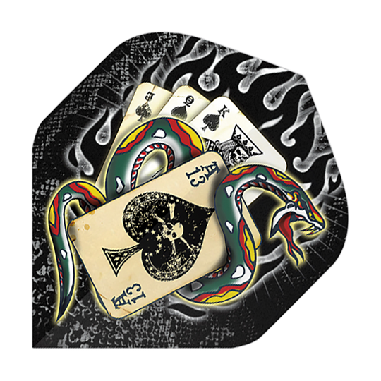 Alchemy Snake Of Spades No2 Standard Flights Das Bild zeigt ein buntes Schlangenmuster, das sich um eine Hand von Spielkarten windet. Im Hintergrund sind Flammen und ein schwarzer, strukturierter Hintergrund zu sehen.