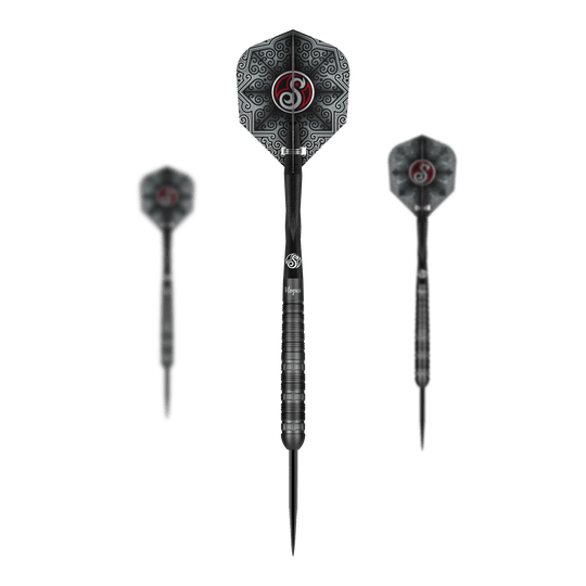 Das Bild zeigt drei Steeldarts des Produkts "Shot Pro-Series Haupai Puha 2" mit einem Gewicht von 24 Gramm. Die Darts haben ein schwarzes Design mit auffälligen Mustern auf den Flights.