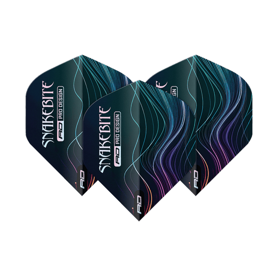 Red Dragon Hardcore Peter Wright Multi No2 Standard Flights Das Bild zeigt drei Dartflights des Produkts „Red Dragon Hardcore Peter Wright Multi No2 Standard Flights“. Sie sind dunkel mit farbigen, geschwungenen Linien und dem Schriftzug „Snakebite“ bedruckt.