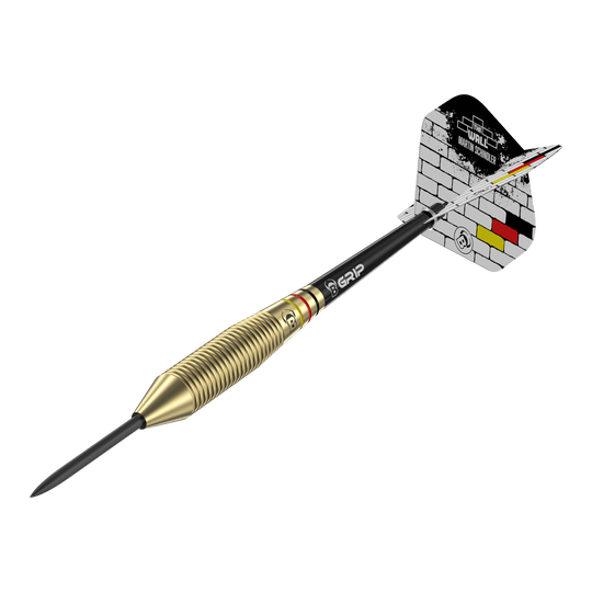 Bulls Martin Schindler The Wall Brass Steeldarts Das Bild zeigt einen Steeldart mit messingfarbenem Griff und schwarzem Schaft. Auf dem Flight steht "The Wall Martin Schindler" vor einem gemauerten Hintergrund mit den Farben der deutschen Flagge.