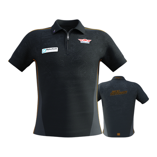 Das Bild zeigt das "Bulls NL Dirk Van Duijvenbode Matchshirt 2025" in dunklem Design mit dezenten Mustern und orangenen Akzenten. Auf der Vorderseite sind Logos und Sponsoren zu sehen, während auf der Rückseite der Name "Dirk van Duijvenbode" steht.