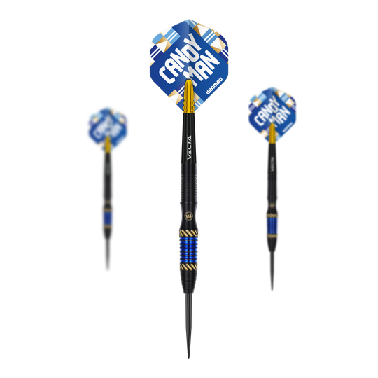Winmau Rashad Sweeting Steeldarts - 24g Das Bild zeigt drei Steeldarts des Modells "Winmau Rashad Sweeting - 24g". Die Flights sind blau mit der Aufschrift "CANDY MAN" und die Darts haben gold-blaue Akzente.