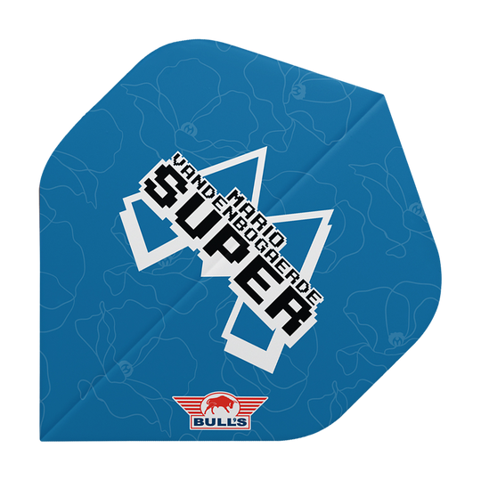 Das Bild zeigt ein blaues Dartflight mit der Aufschrift "Mario Vandenbogaerde Super" in großen weißen Buchstaben. Unten ist das rote Logo von Bull's zu sehen.